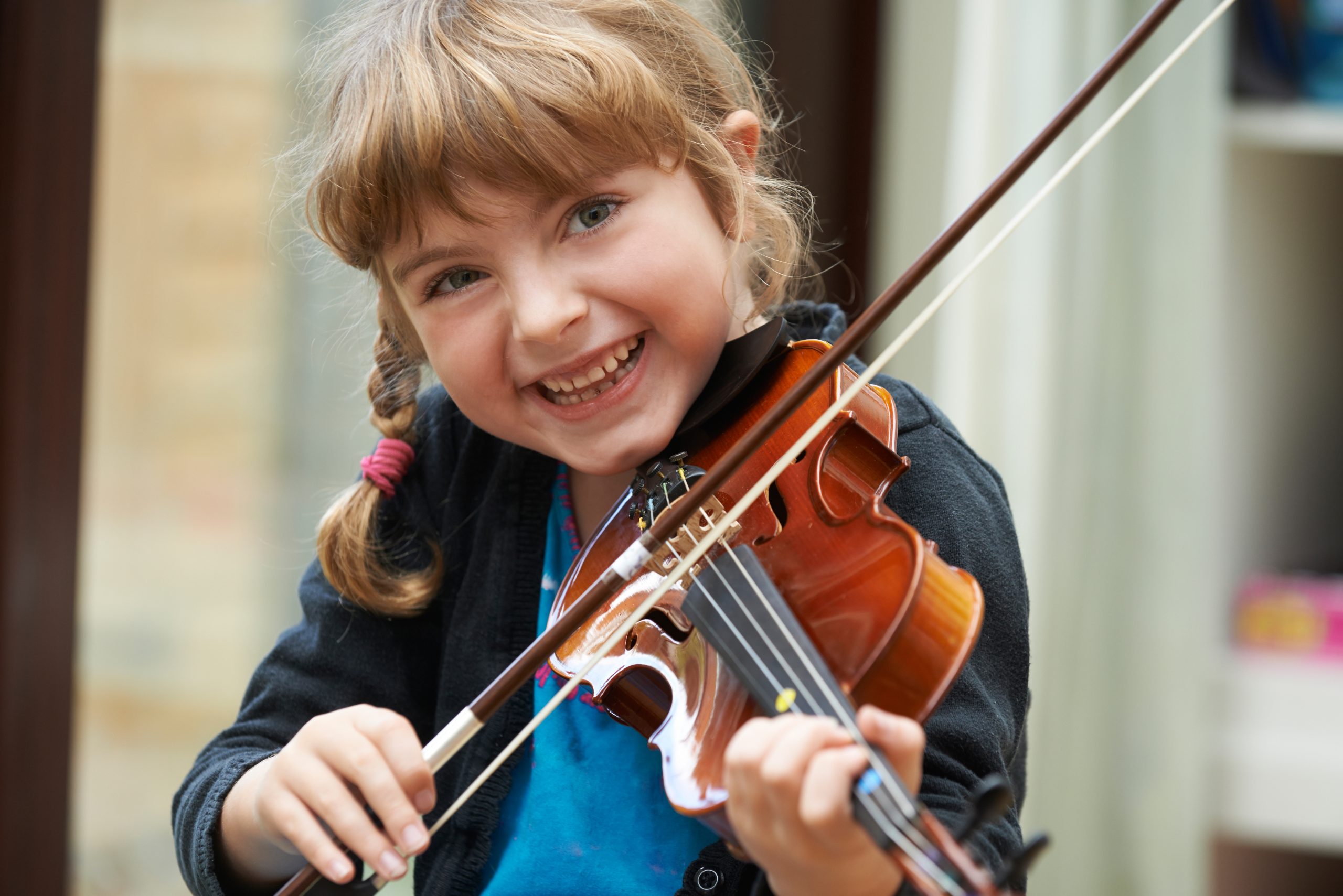 a child violin having fun